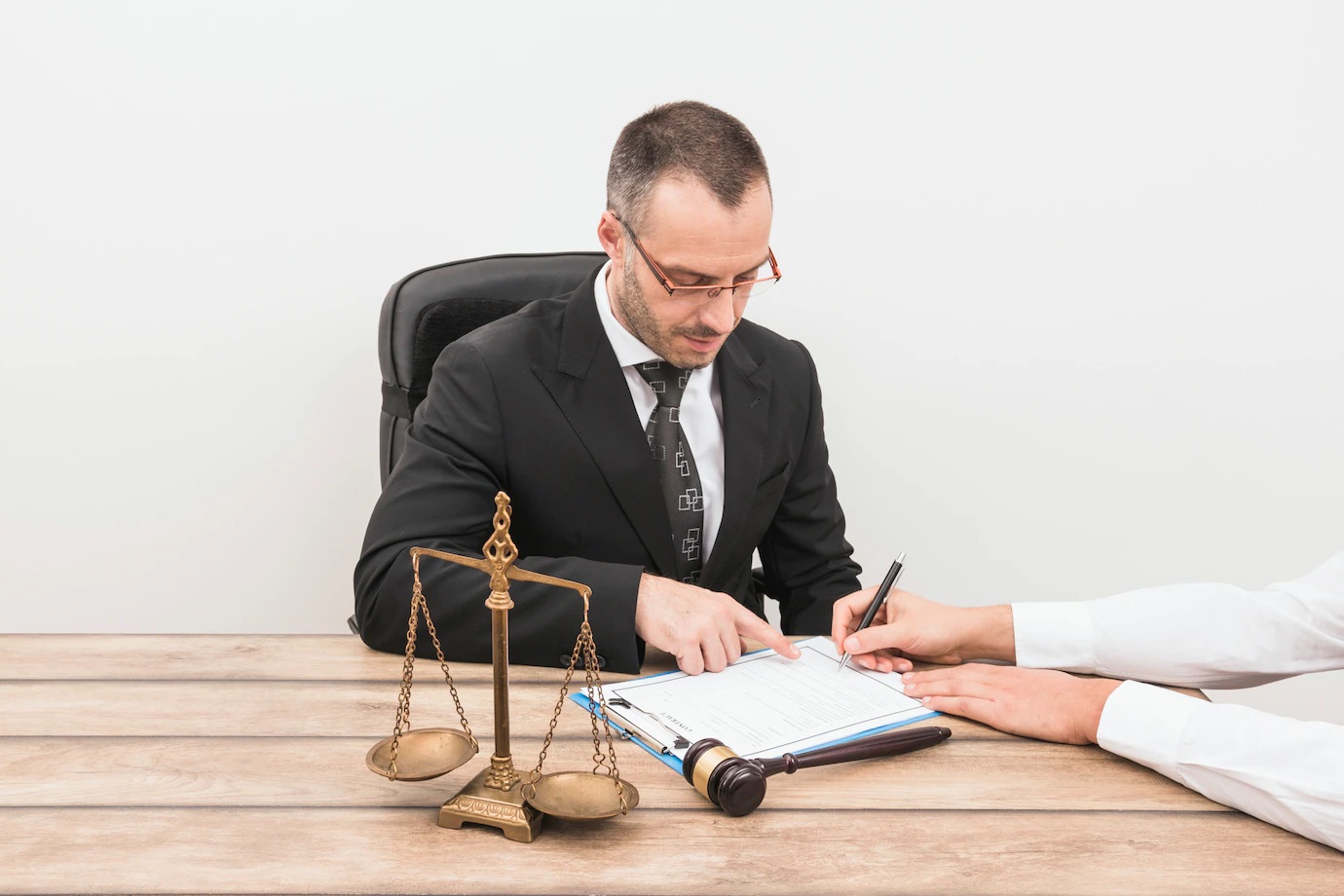 Top Qualities to Look for in a Legal Advisor with Insurance Claims